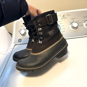 Sorel Womans Black Winter Rain Boots